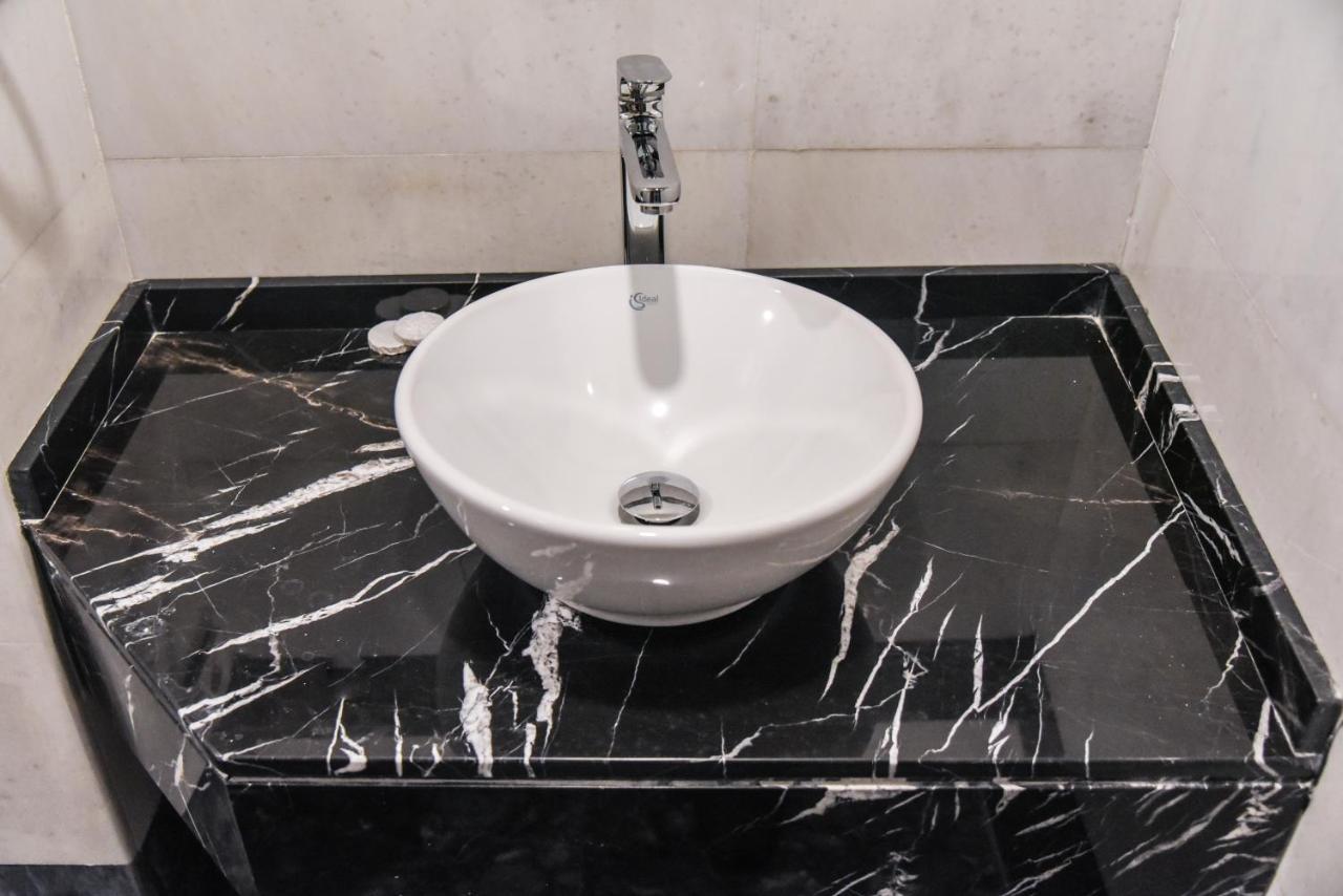 Luxir Hotel Istanbul Bagian luar foto