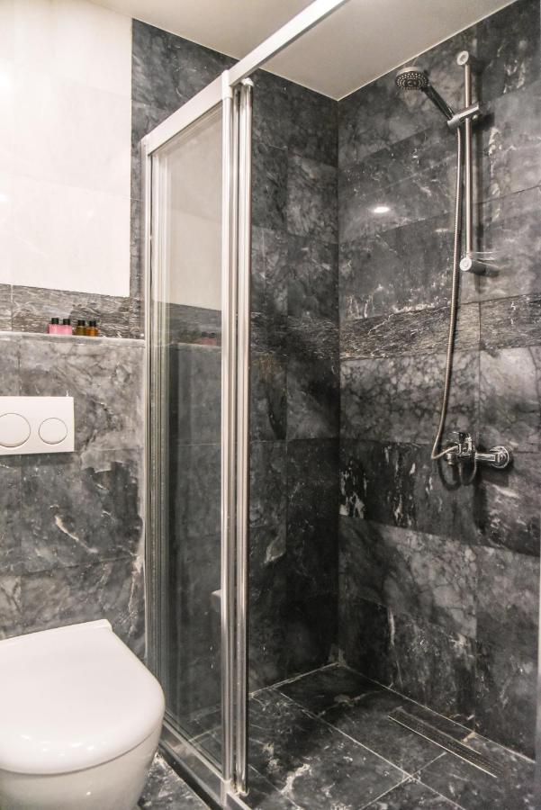 Luxir Hotel Istanbul Bagian luar foto