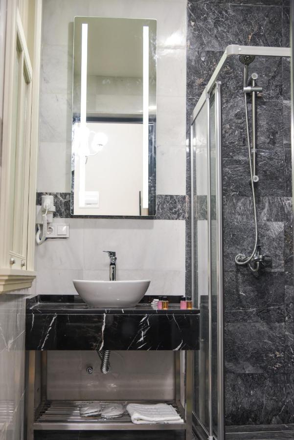 Luxir Hotel Istanbul Bagian luar foto