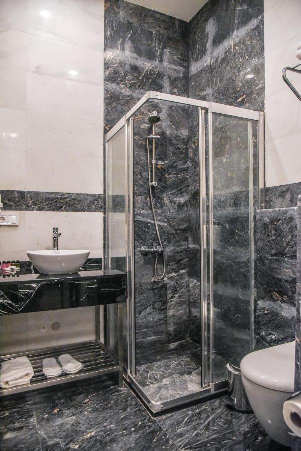 Luxir Hotel Istanbul Bagian luar foto