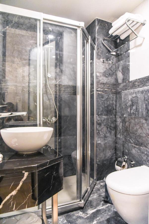 Luxir Hotel Istanbul Bagian luar foto