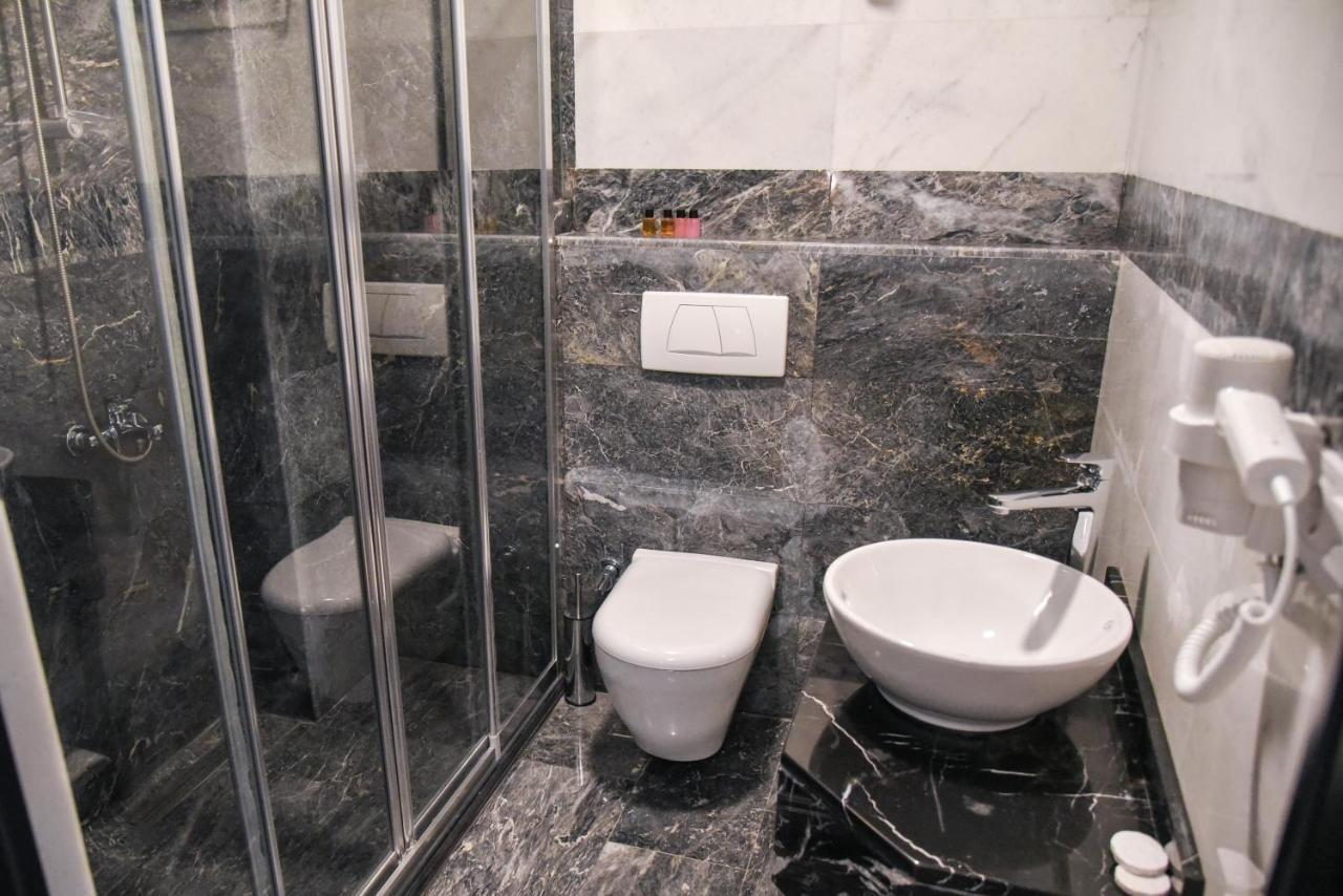 Luxir Hotel Istanbul Bagian luar foto