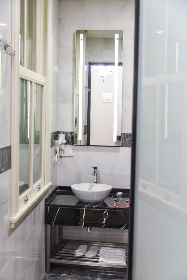 Luxir Hotel Istanbul Bagian luar foto